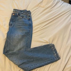 American Eagle V-Rise Mom Jean